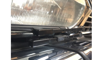 Jaguar - XJS - Fixation du bras de lave-phare - Finition complète